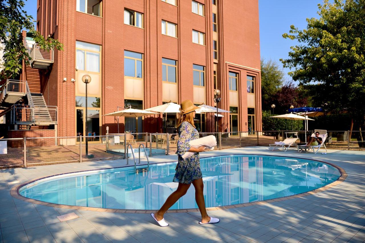Novotel Torino Corso Giulio Cesare Экстерьер фото