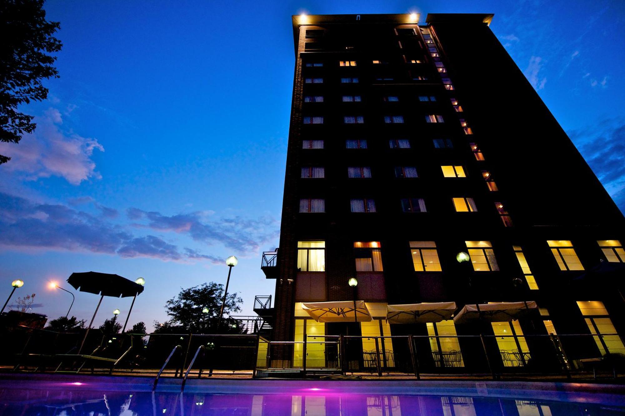 Novotel Torino Corso Giulio Cesare Экстерьер фото