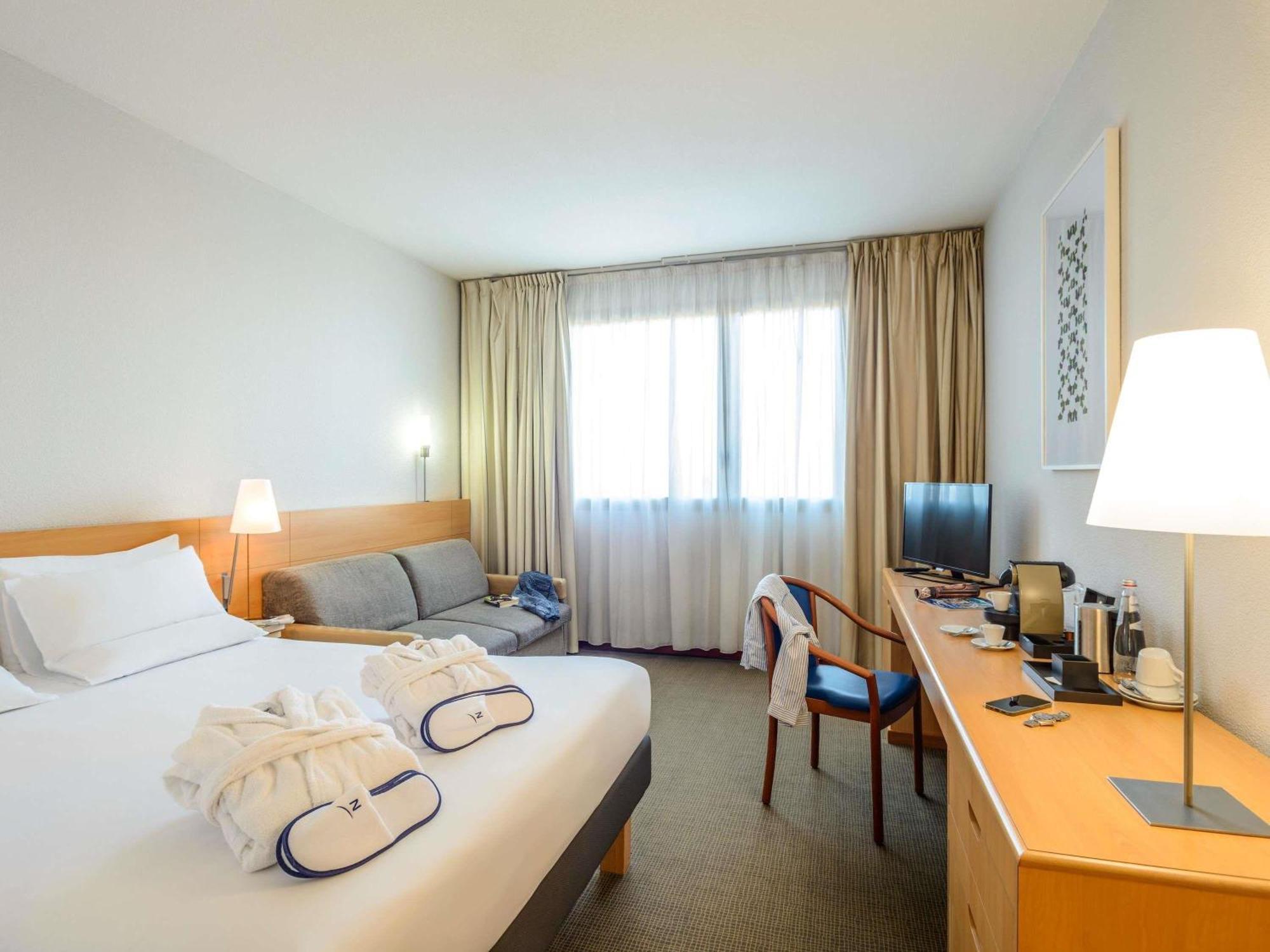 Novotel Torino Corso Giulio Cesare Экстерьер фото