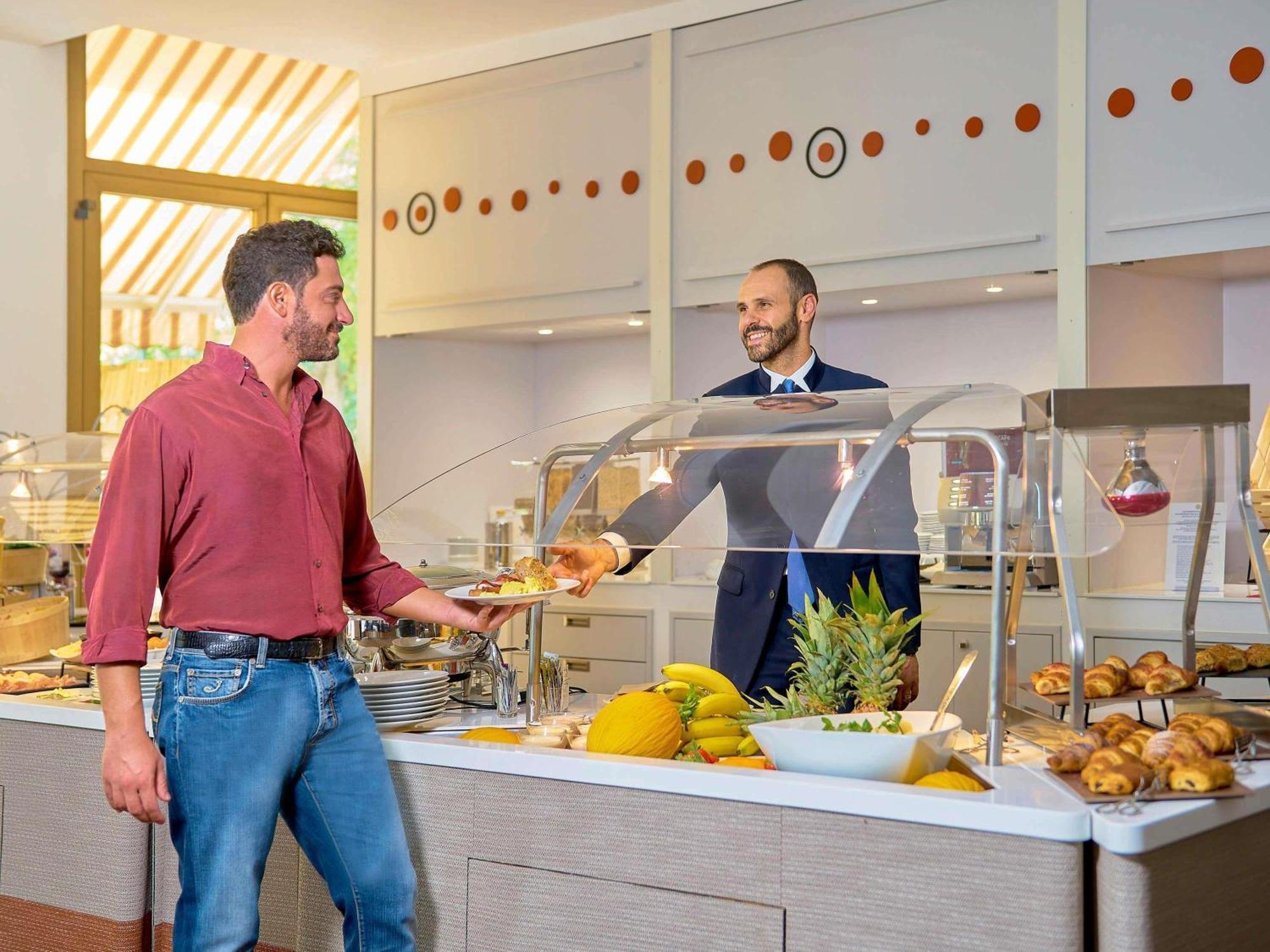 Novotel Torino Corso Giulio Cesare Экстерьер фото
